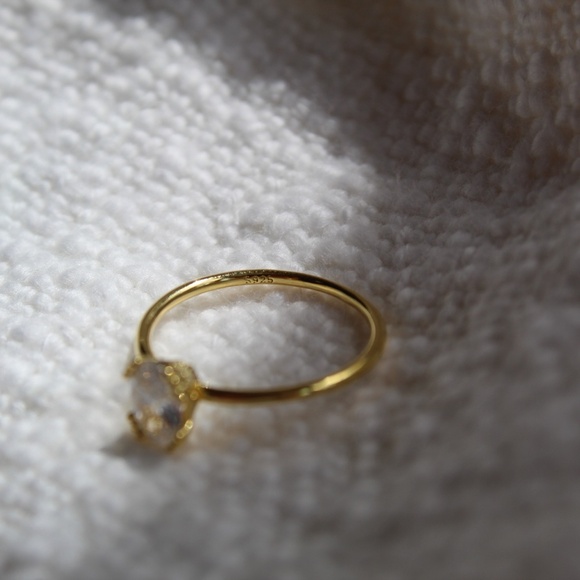 Sterling Silver Gold Ring with Oval Simulated Diamond - Picture 6 of 6